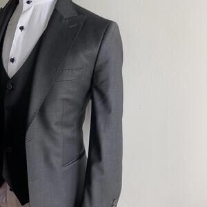 🔥🔥🔥 Special Pricing Suit shirt and tie